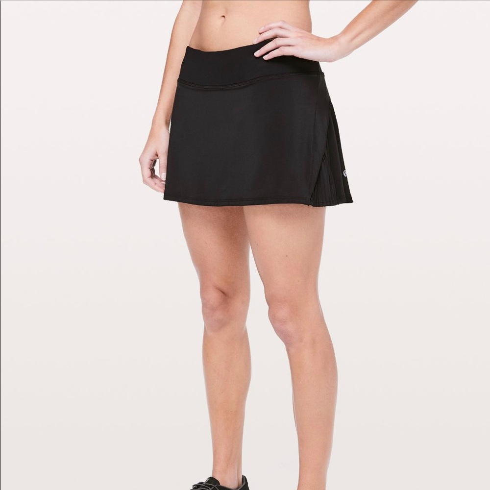 LULULEMON Play Off the Pleats Mid-Rise Skirt (SZ 2)